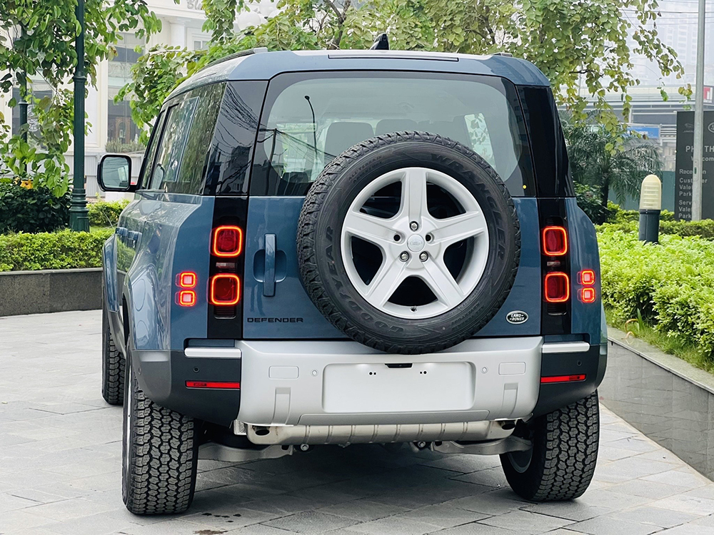 Đuôi xe Land Rover Defender 110 Tasman Blue