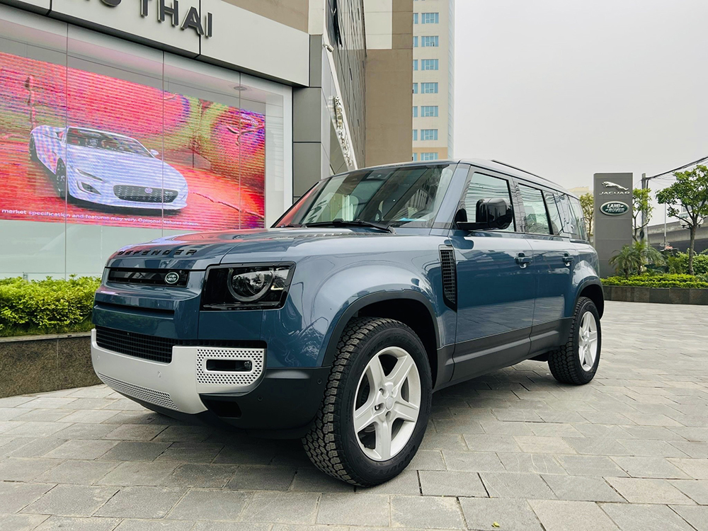 Giá xe Land Rover Defender 110 Tasman Blue