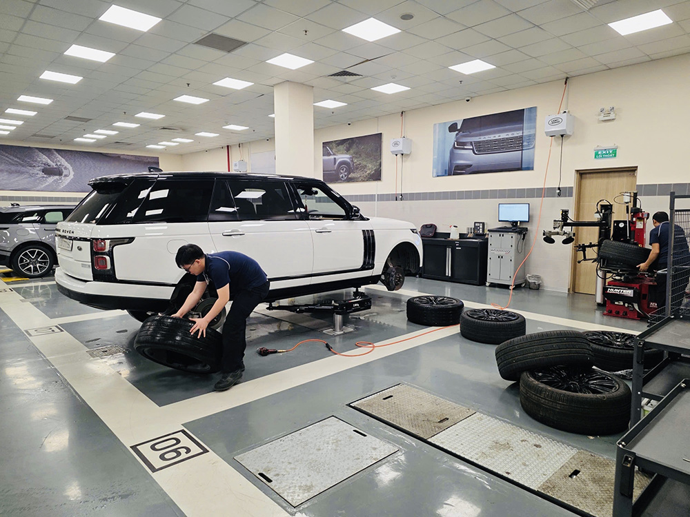 Xưởng Dịch Vụ Land Rover Hà Nội: Tiêu Chuẩn Hậu Mãi 5 Sao Toàn Cầu Tại Long Biên