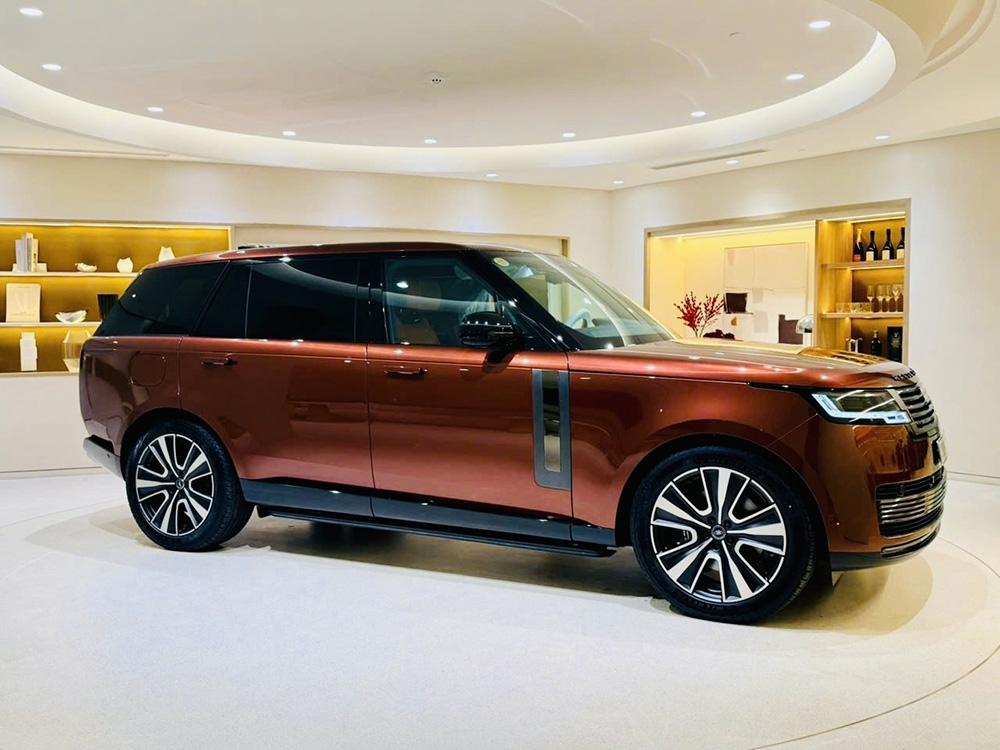 Range Rover SV Sunrise Copper 2026