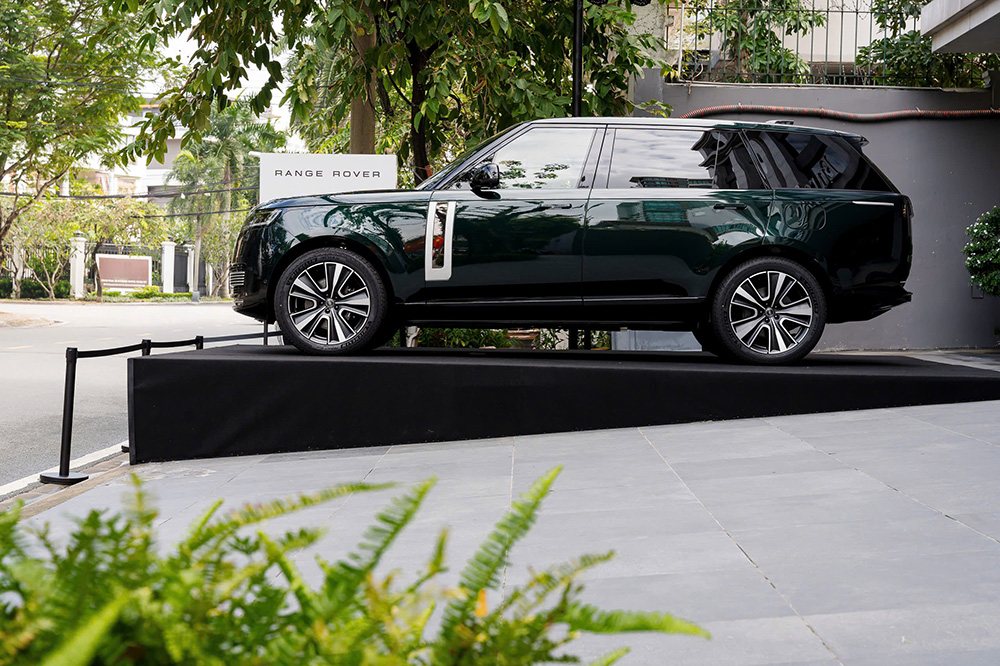 Range Rover SV PHEV 2026