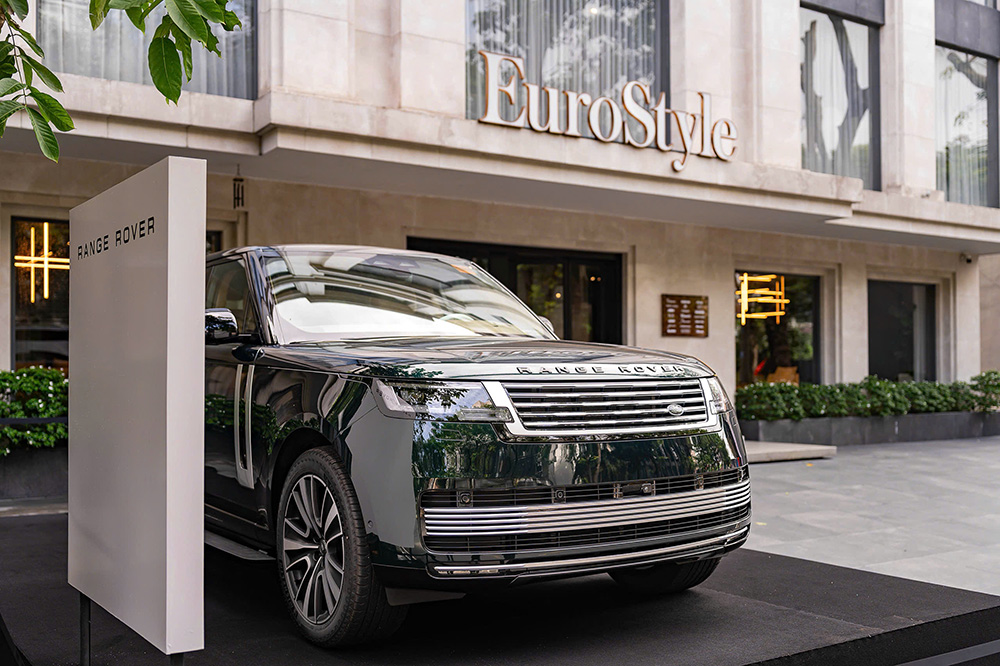 Range Rover SV PHEV 2026