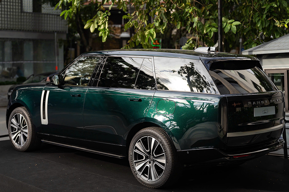 Range Rover SV PHEV 2026