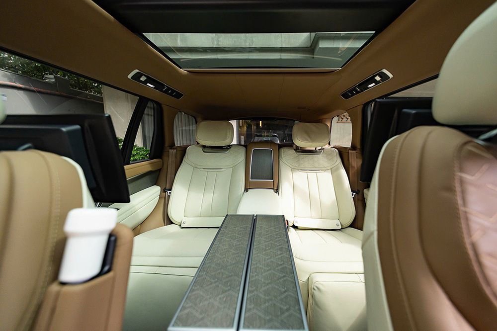 nội thất Range Rover SV PHEV 2026