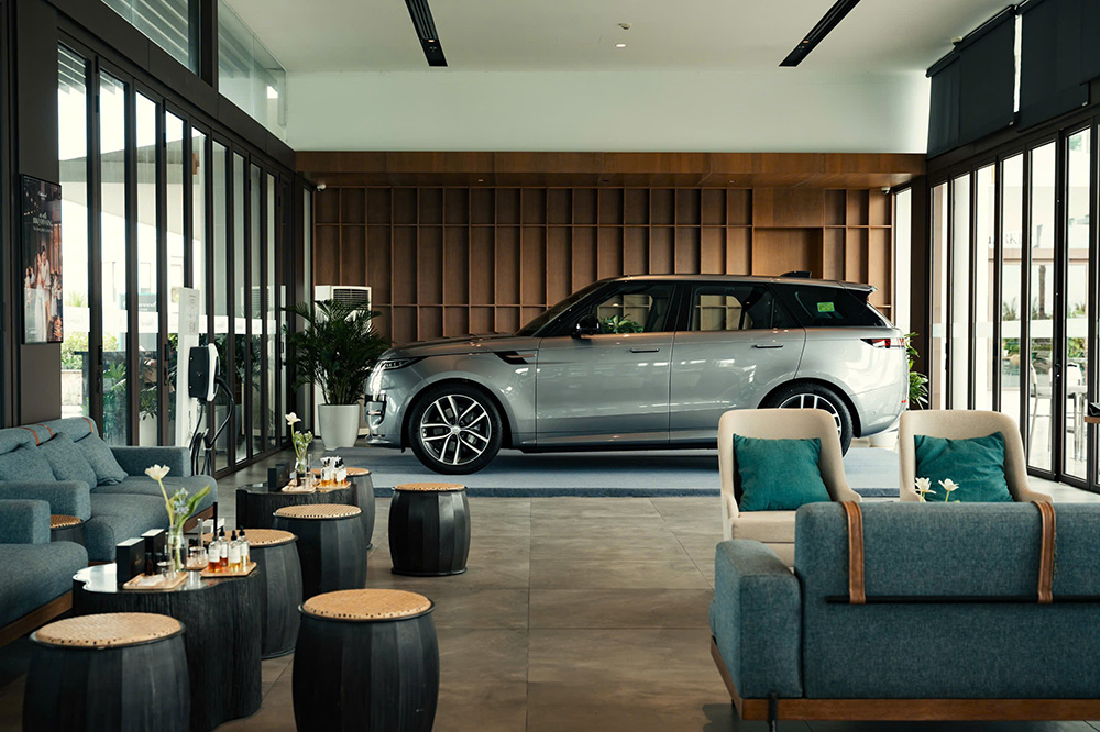 Trải Nghiệm Lái Xe Range Rover Tại Oakwood Hạ Long
