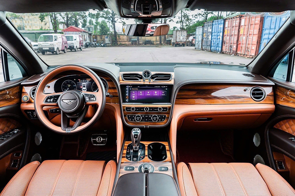 so-sanh-range-rover-autobiography-lwb-vs-bentley-bentayga-v8