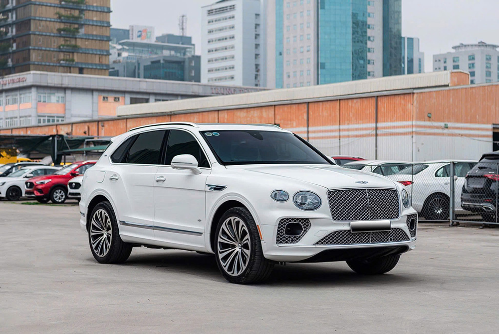 so-sanh-range-rover-autobiography-lwb-vs-bentley-bentayga-v8