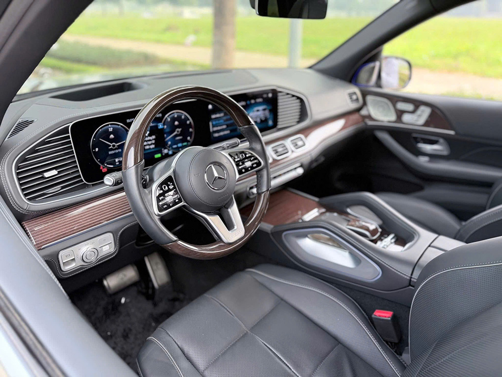 so-sanh-range-rover-autobiography-lwb-va-maybach-gls-600