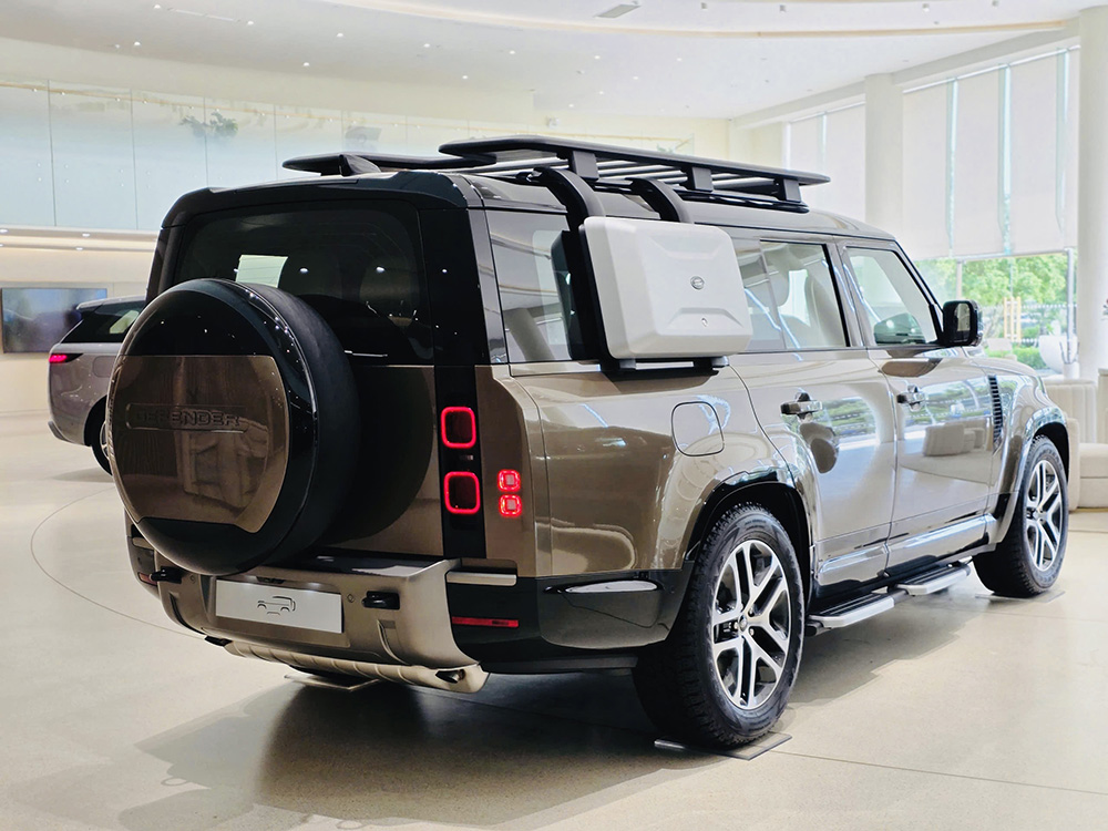 Thiết kế đuôi xe Defender 130 xám đồng vương giả
