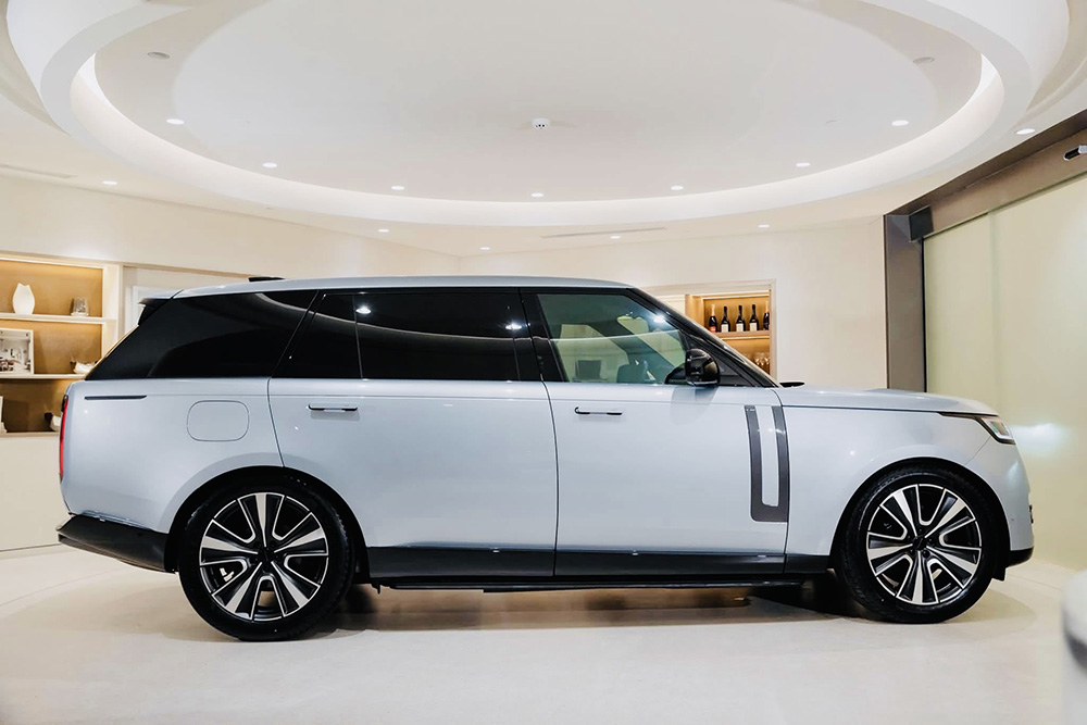 Range Rover Autobiography màu Ionian Silver (Bạc ánh kim)