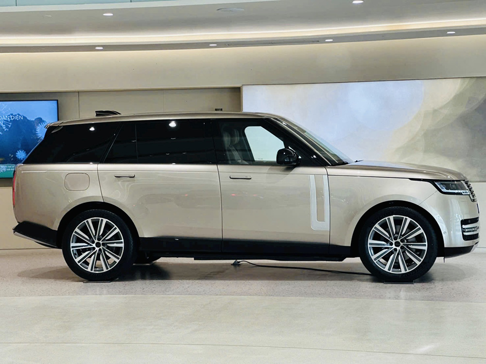 Range Rover màu Batumi Gold (Vàng đồng) 