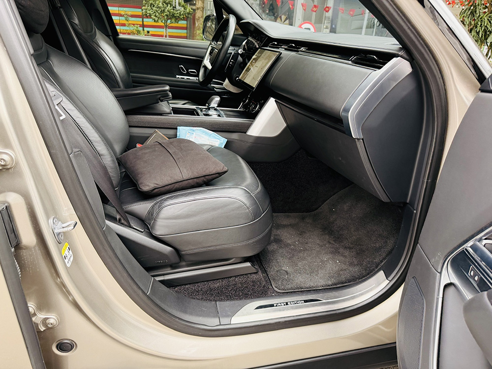 so-sanh-noi-that-range-rover-lwb-va-swb-2026