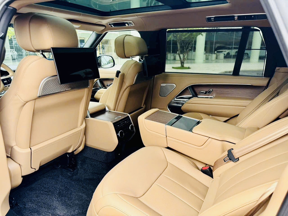 so-sanh-noi-that-range-rover-lwb-va-swb-2026