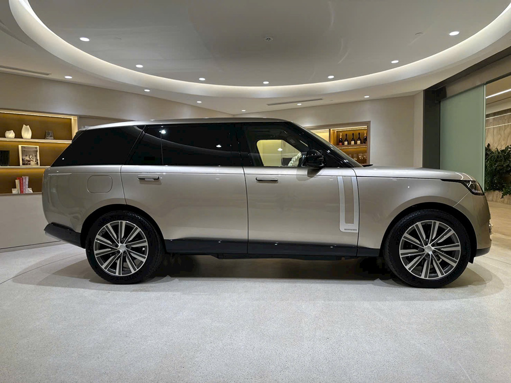 so-sanh-range-rover-lwb-va-swb-2026